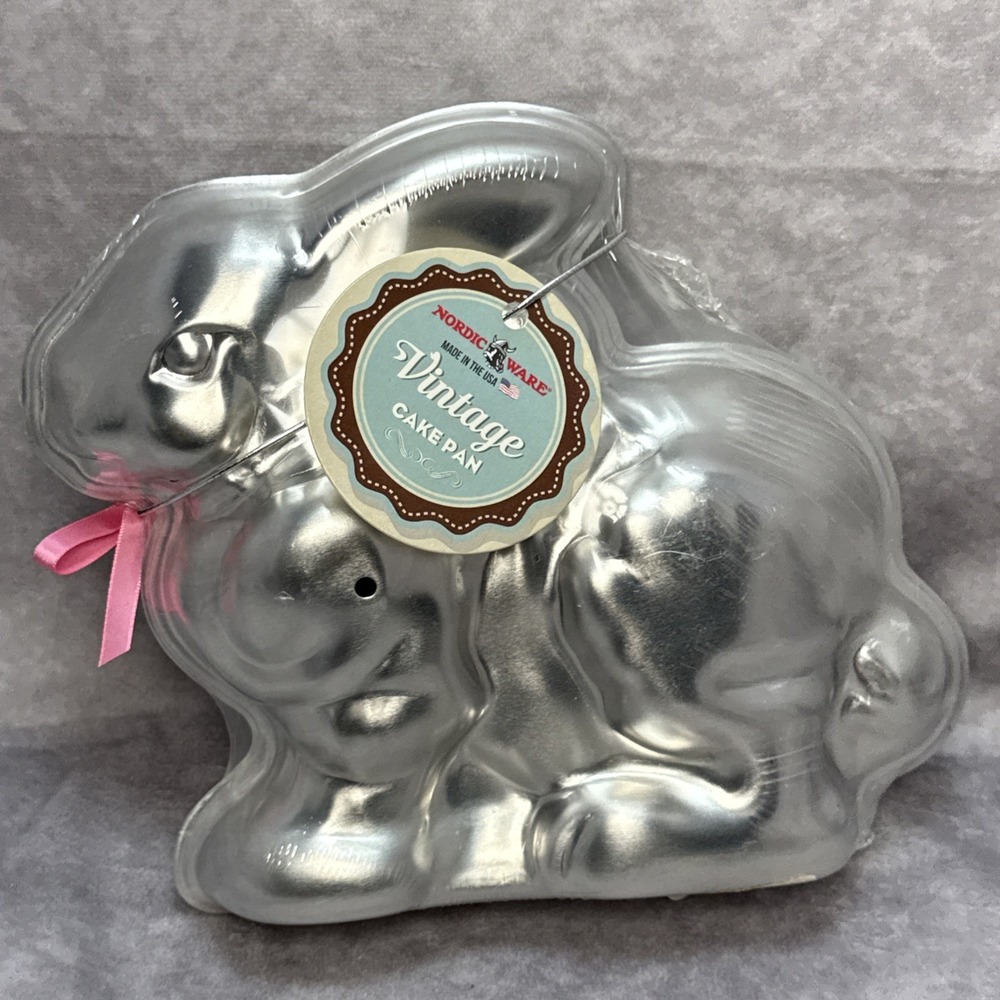 Nordic Ware 3D Aluminum Stand Up Bunny Cake Pan Easter USA New Vintage Style